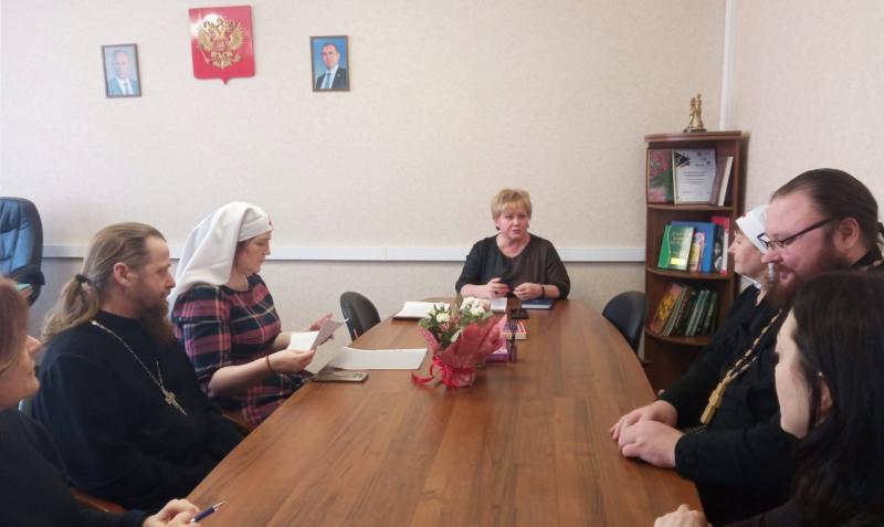 В рамках соглашения о взаимодействии прошла рабочая встреча Главного управления социальной защиты населения региона и Курганской и Белозерской епархии