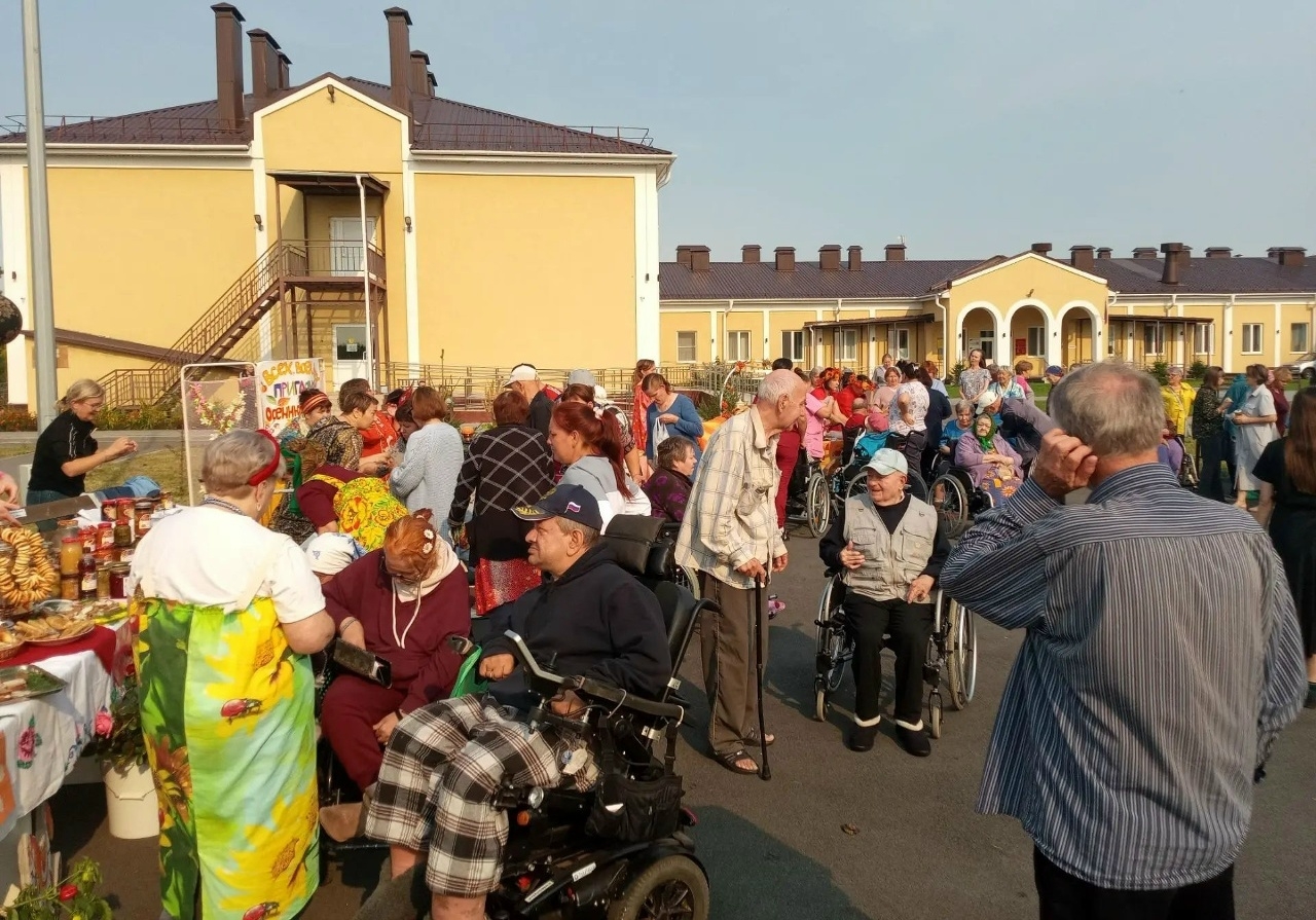 В ГЕРОНТОЛОГИЧЕСКОМ ЦЕНТРЕ «СПУТНИК» ПРОШЛА ОСЕННЯЯ ЯРМАРКА «ДАРЫ ОСЕНИ»!