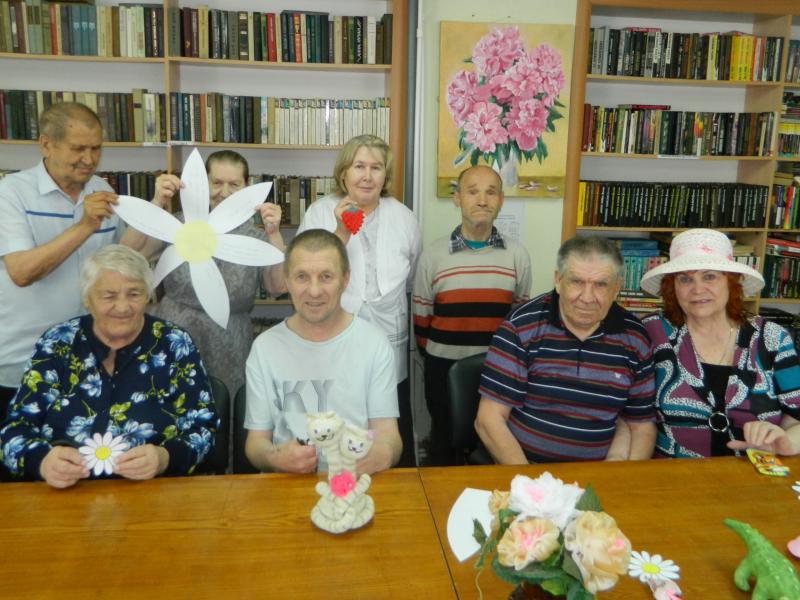 В шадринском Геронтологическом центре «Спутник» в День семьи, любви и верности состоялось тематическое мероприятие, посвященное этому по-настоящему теплому празднику