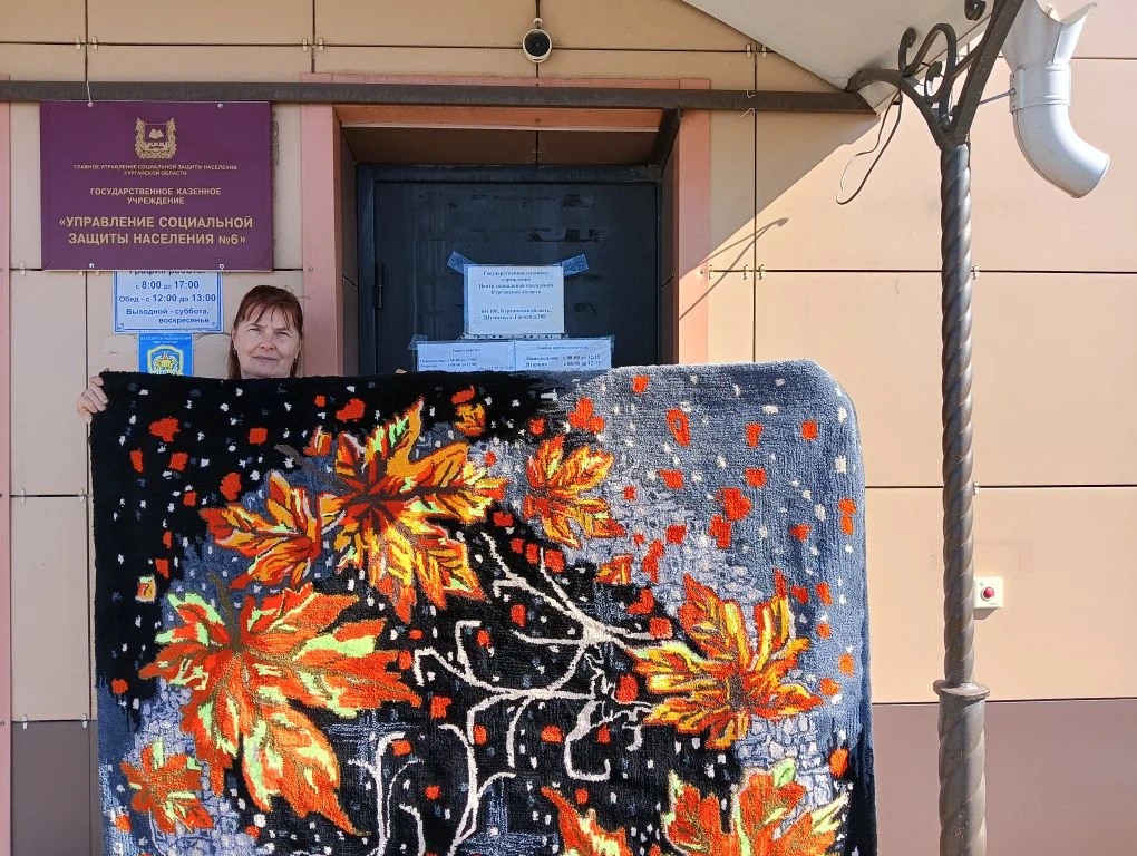 БЛАГОДАРЯ СОЦИАЛЬНОМУ КОНТРАКТУ, ЖИТЕЛЬНИЦА СЕЛА ТРУСИЛОВО ШУМИХИНСКОГО РАЙОНА ОТКРЫЛА СОБСТВЕННОЕ ДЕЛО ПО ИЗГОТОВЛЕНИЮ ТАФТИНГОВЫХ КОВРОВ БЛАГОДАРЯ СОЦИАЛЬНОМУ КОНТРАКТУ, ЖИТЕЛЬНИЦА СЕЛА ТРУСИЛОВО ШУМИХИНСКОГО РАЙОНА ОТКРЫЛА СОБСТВЕННОЕ ДЕЛО ПО ИЗГОТОВЛЕНИЮ ТАФТИНГОВЫХ КОВРОВ