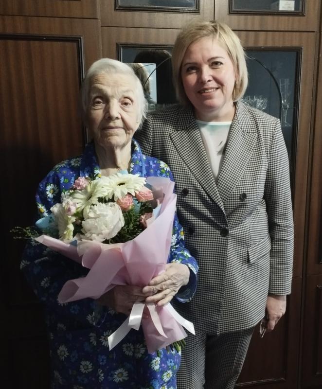 Сегодня 90-летний юбилей отмечает ветеран системы социальной защиты населения Курганской области Тамара Семеновна Шарыпова.