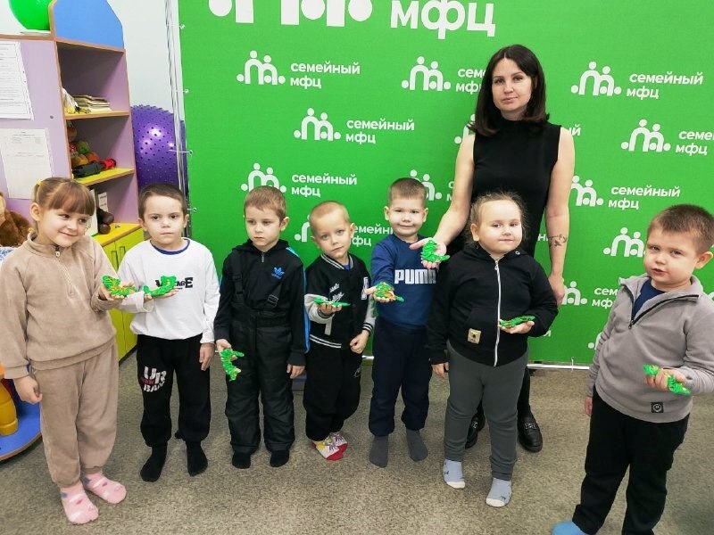 ОРГАНИЗАЦИИ СОЦИАЛЬНОГО ОБСЛУЖИВАНИЯ, ОРГАНИЗАЦИИ ДЛЯ ДЕТЕЙ-СИРОТ И ДЕТЕЙ, ОСТАВШИХСЯ БЕЗ ПОПЕЧЕНИЯ РОДИТЕЛЕЙ, ПРИНЯЛИ УЧАСТИЕ В АКЦИИ «НОВОГОДНЯЯ ИГРУШКА СОЛДАТУ»