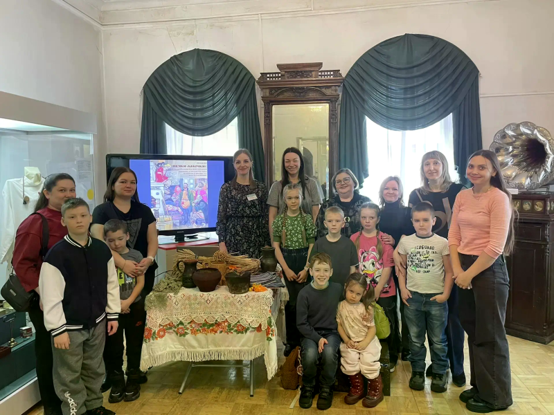 ДЕТИ ЧЛЕНОВ ПЕРВИЧНОЙ ПРОФСОЮЗНОЙ ОРГАНИЗАЦИИ ДЕПАРТАМЕНТА СОЦИАЛЬНОЙ ПОЛИТИКИ КУРГАНСКОЙ ОБЛАСТИ ПОГРУЗИЛИСЬ В ИСТОРИЮ И КУЛЬТУРУ СВОЕГО РЕГИОНА, ПОСЕТИВ МУЗЕЙ ИСТОРИИ ГОРОДА КУРГАНА.