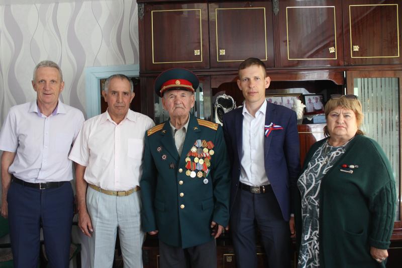 Памятную медаль в честь 80-й годовщины Прохоровского сражения Великой Отечественной войны выпустили для почти 400 участников этой битвы.
