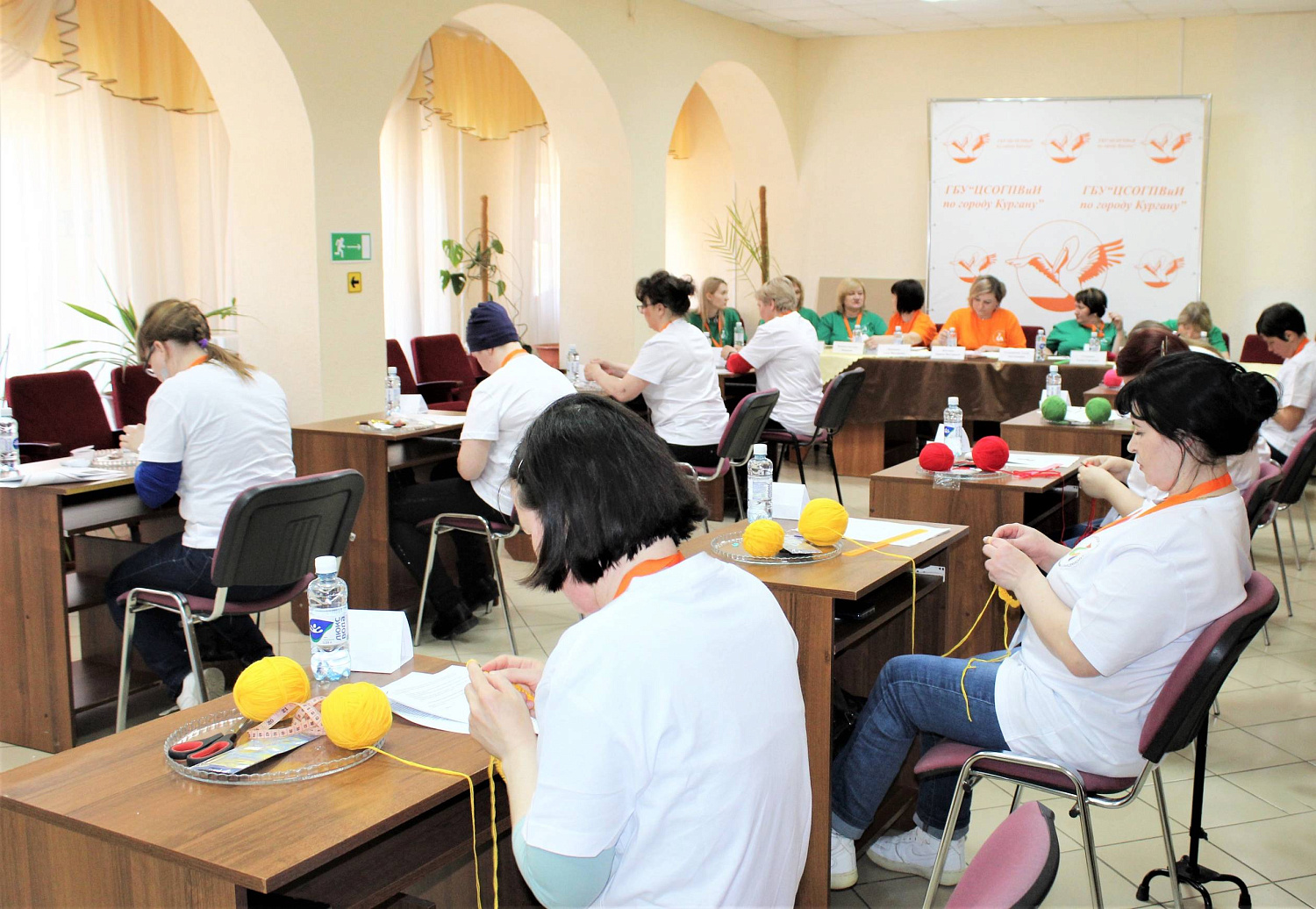 В Центре социального обслуживания участники «Абилимпикса» соревновались в двух компетенциях «Бисероплетение» и «Вязание спицами»