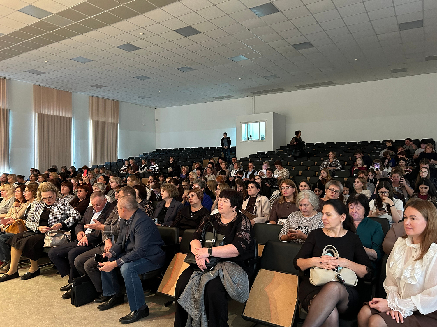  В ГОРОДЕ ШАДРИНСКЕ ПРОШЛА МЕЖРЕГИОНАЛЬНАЯ НАУЧНО-ПРАКТИЧЕСКАЯ КОНФЕРЕНЦИЯ «СТРАТЕГИЯ ЗДОРОВОГО ДОЛГОЛЕТИЯ: СИСТЕМНЫЙ ПОДХОД К ИНТЕГРАЦИИ ГЕРИАТРИЧЕСКОЙ И СОЦИАЛЬНОЙ ПОМОЩИ»